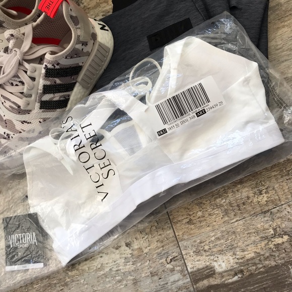 NWT WHITE VS SPORT’S BRA! - Picture 4 of 5